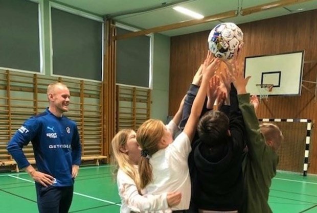 HBK besökte skola för ”Kompissnack”