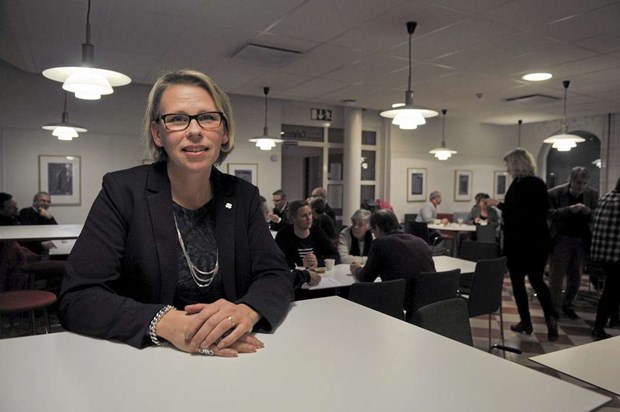 Bronelius (C) flyttar – lämnar politiken