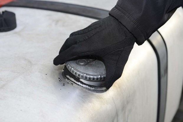 Dieseltjuvar klippte upp stängsel till industrifastighet Dieseltjuvar klippte upp stängsel till industrifastighet