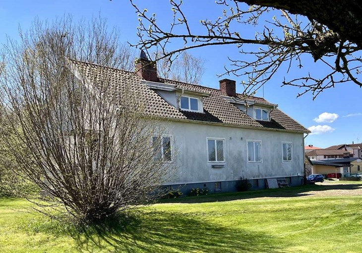 Det stora ödehuset ska rivas och platsen ska bli en välkomnande entré till Laholm. Foto: Johan W Jönsson