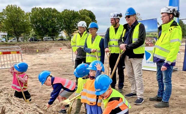 Skandalen: Byggprojektet måste avbrytas Skandalen: Byggprojektet måste avbrytas