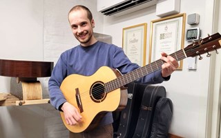 Carls passion: att bygga gitarrer fr�n grunden