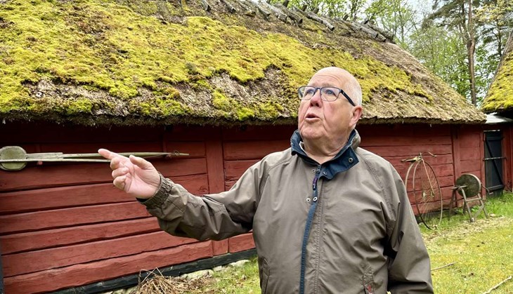 Tommy Nilsson är den som gör det stora arbetet med Gammelgården i Hishult. Men han är ganska ensam och skulle behöva mer hjälp. Foto: Johan Jönsson