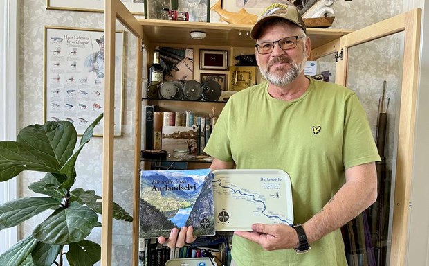 Laholmaren Kristian hyllar fiskeparadis i ny bok