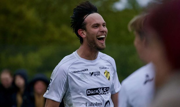 Falk flyttade hem – och började göra mål Falk flyttade hem – och började göra mål