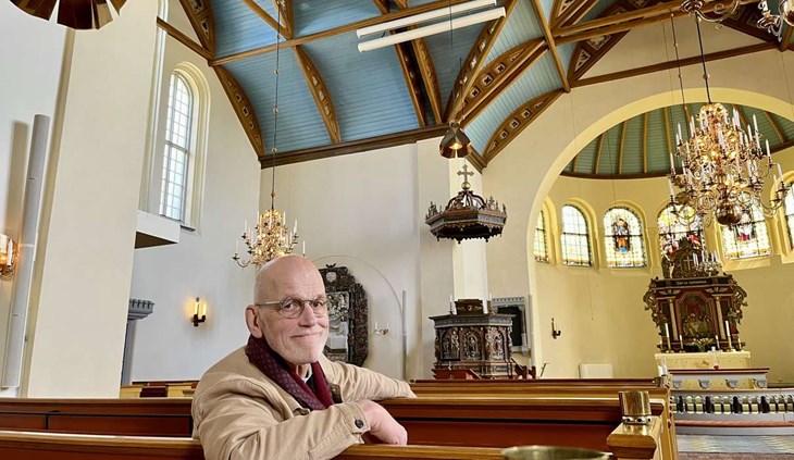 Kyrkoherden Peder Jarnwall ber publiken ta med sig kuddar att sitta på. "Annars blir det träigt". Foto: Johan Jönsson