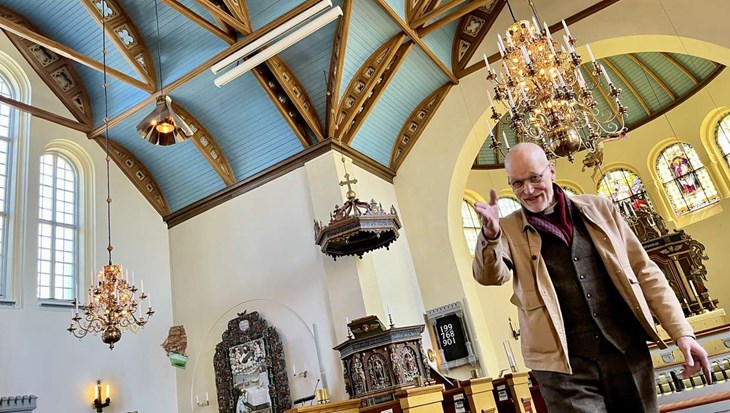 "Kom och kolla!", säger kyrkoherde Peder Jarnwall. Foto: Johan Jönsson