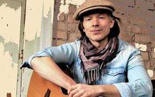 Han släpper nytt album med låten ”Mellbystrand”