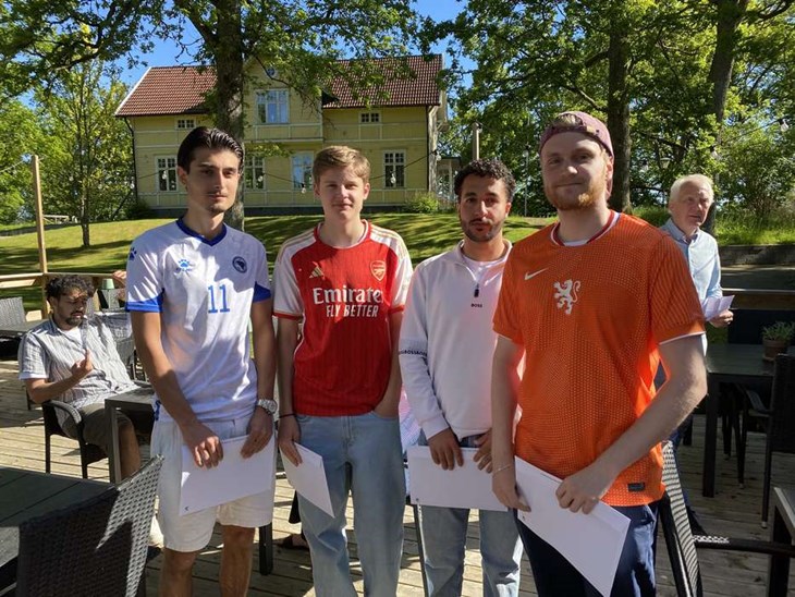 Adam Alshaer, Edvin Imocanin, Husein Ali Abdul Karim, Maximilian Visser och Milo Månsson skapade ett sällskapspel och startade Game Night UF. Foto: Carina Nilsson
