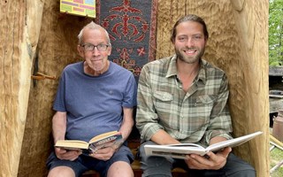 Historisk ek blir bibliotek i Stadsparken