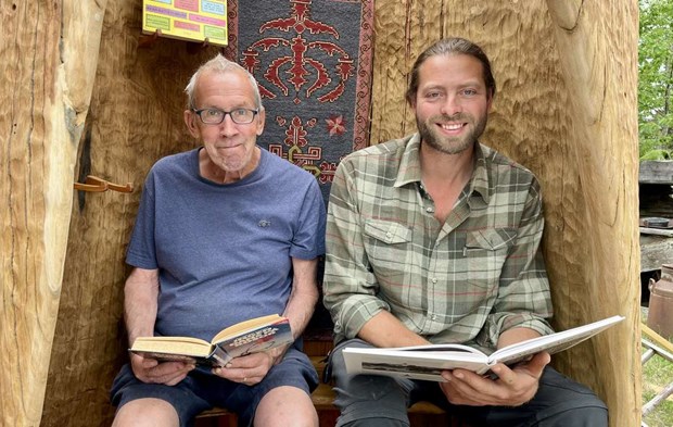 Historisk ek blir bibliotek i Stadsparken Historisk ek blir bibliotek i Stadsparken