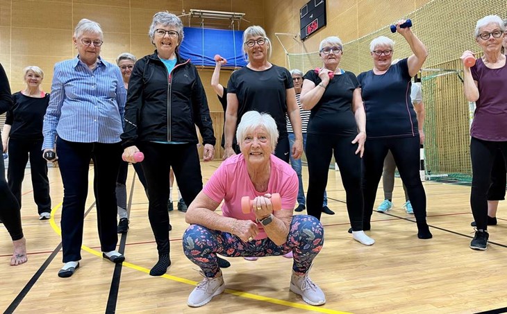 Gunilla Nilsson är en av Laholms kommuns verkliga grand old ladys inom föreningslivet och är still going strong. Här i sitt rätta element med Mellby GF. Foto: Johan Jönsson