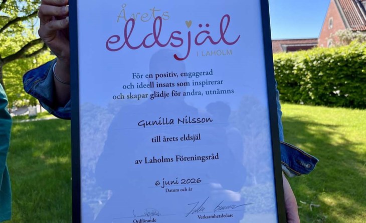 Gunilla Nilsson kunde inte närvara vid den inoficiella ceremonin. Men ett diplom får hon så klart ändå. Foto: Johan Jönsson