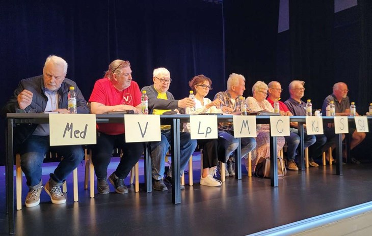 Samtliga nio partier som kandiderar i höstens kommunval hade tackat ja till FUB:s paneldebatt. Foto: Rickard Gustafsson