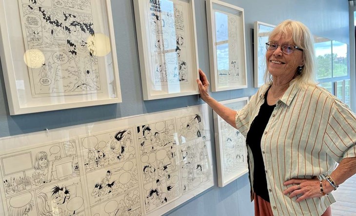 Lena Furberg har aldrig haft en egen utställning innan. Hon är både stolt, spänd och förväntansfull. Foto: Johan Jönsson