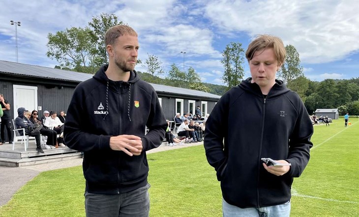 Gustav Lundgren i samspråk med en ung beundrare. Foto: Johan Jönsson