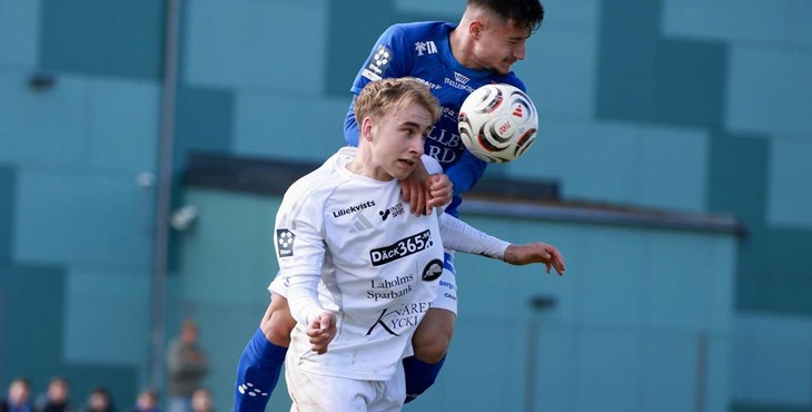 Måns Andersson var het mot Kristiasnstad FC. Inte bara i målprotokollet utan även i duellspelet. Foto: Halmstadsport/Arkiv