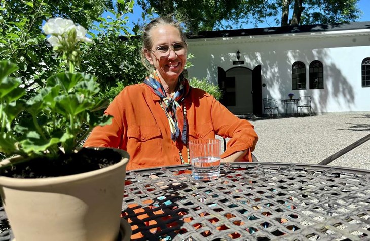 För Maria Boström blir vistelsen på Skottorps slott som en liten semester. Kanske den enda hon tar sig i sommar. Foto: Johan Jönsson