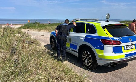 Bilstrandsaktivister öppnade bommen – polisen blockerade infarten