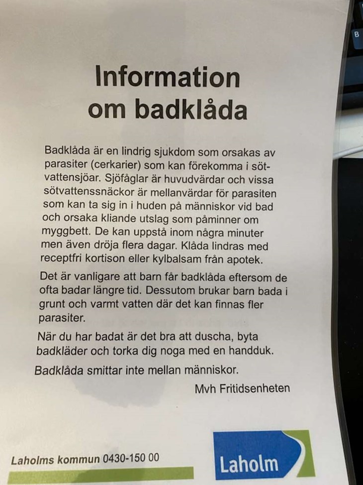 De som badar i Glänninge rekommenderas att duscha efter bad, byta badkläder och torka sig noga med en handduk. Foto: Privat 