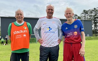 Bjöd in till gåfotbollsfest för 60-plussare