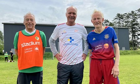 Bjöd in till gåfotbollsfest för 60-plussare