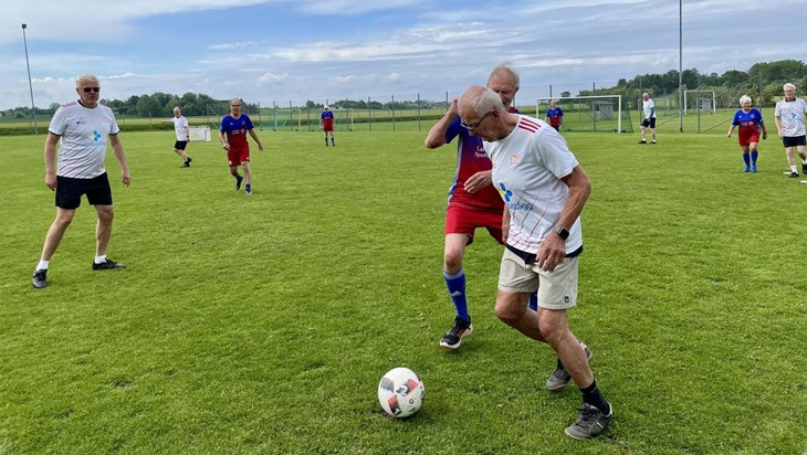 Ingvar Sandberg visar att takterna sitter i. Foto: Johan Jönsson