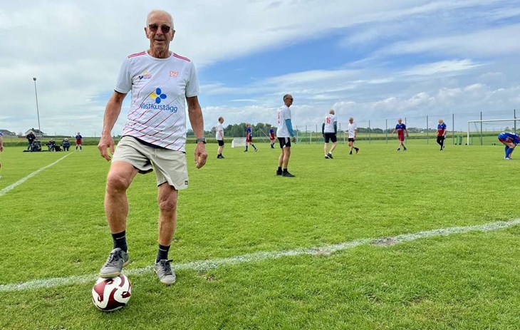 Ingvar Sandberg är föredetta allsvensk spelare i Djurgårdens IF och Halmstads BK. Nu har han gjort comeback som gåfotbollsspelare på äldre dar. Foto: Johan Jönsson