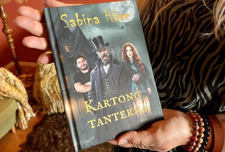 Kartongtanterna kommer från en av Sabina Håves drömmar. Foto: Johan Jönsson