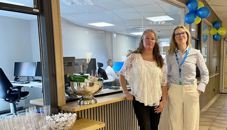Teamledare Ann Andersson och kommunikationschef Charlotte Rafsten är nöjda med kommunes nya konaktcenter. Foto: Johan Jönsson