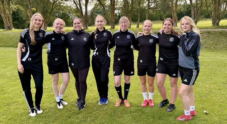 Et gäng damlagsspelare från FC Lagan (där VGLT ingår) förgyllde avslutningen. Foto: Matilda Rantala