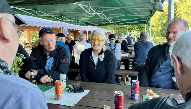 Ulla från Mellbystrand är "en katt bland hermelinerna". Hon hoppas att fler tjejer ska gå med i Old knutters. Foto: Johan Jönsson