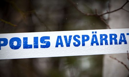 Inbrott: Tjuvar körde genom tre garageportar