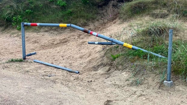 Vägbom till stranden kapad på mitten – igen Vägbom till stranden kapad på mitten – igen