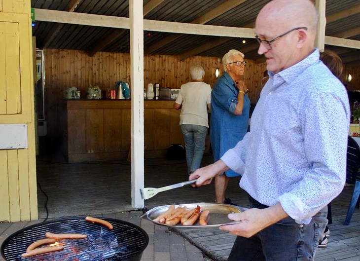 Hans Gunnar Enggaard fick grillen att glöda. Foto: Tommy Paulison