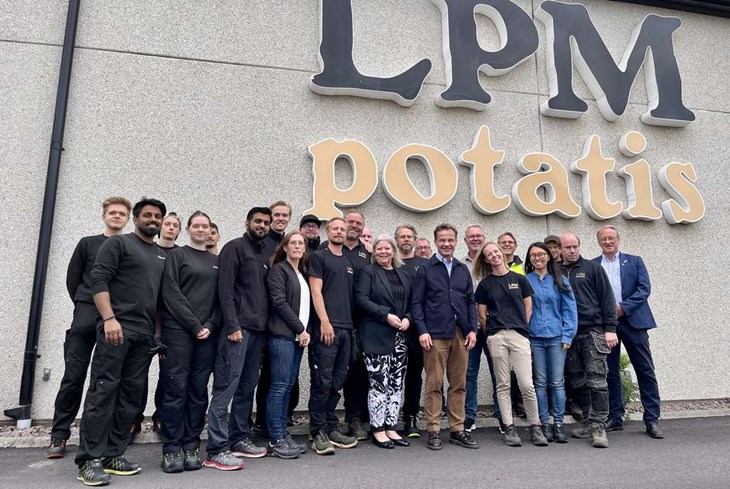 Det blev en dag för de anställda på LPM Potatis att minnas. Foto: Johan Jönsson