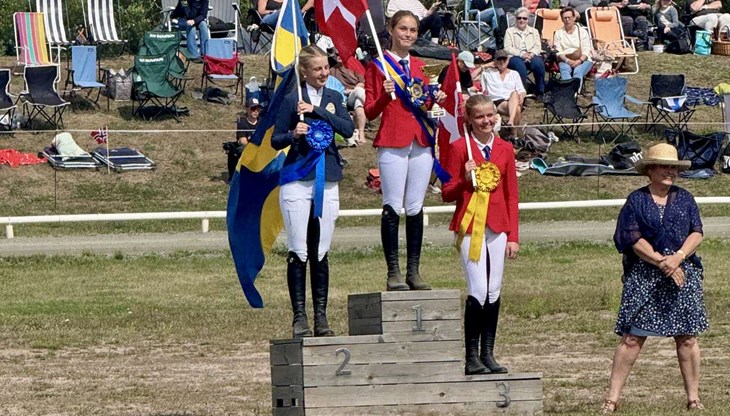 Prisutdelning efter kombinationen på Nordiska mästerskapen där Michelle Edvall Karlsson tog silver. Foto: Privat