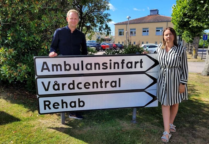 Per Svensson och Nellie Thorén (S) vill prioritera ambulanssjukvården och ge Laholm en snabbare hjälp vid akuta larm. Foto: Rickard Gustafsson