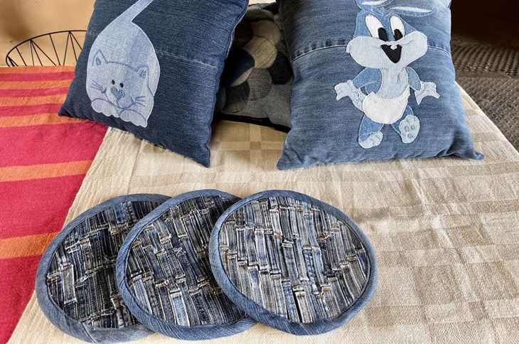Grytunderläggen i jeans är en av Monicas nyheter för året. Foto: Johan Jönsson