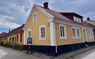 Historiska fastigheter i centrala Laholm till salu