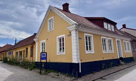 Historiska fastigheter i centrala Laholm till salu