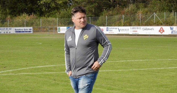LFK-tränare Joseph Wahlund var kritisk mot domarinsatsen. Foto: Johan Jönsson