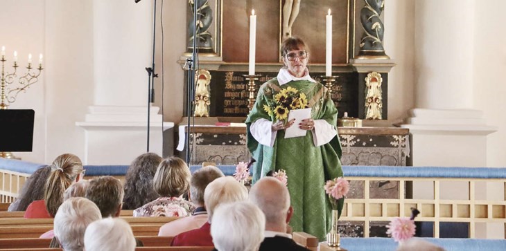 Anette Silfwerapel på sin sista gudstjänst i Höks pastorat. Foto: Mikaela Jacobsson