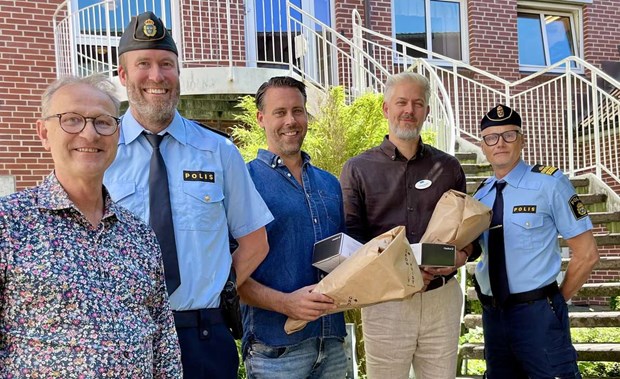 Rektorn och läraren stoppade knivmannen: Rektorn och läraren stoppade knivmannen: