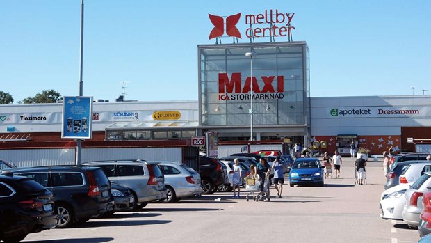 Laholmspolisen söker vittnen till smitningsolycka Laholmspolisen söker vittnen till smitningsolycka