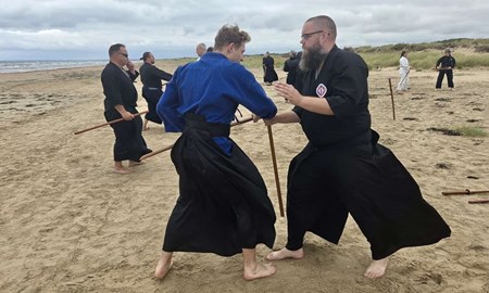 Här tränas japanska vapen på stranden