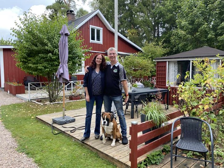 Även om de älskar Sverige så finns det saker de saknar från Holland, bland annat utbudet av frukt och grönsaker varför de ska börja odla mer i trädgården. Foto: Carina Nilsson