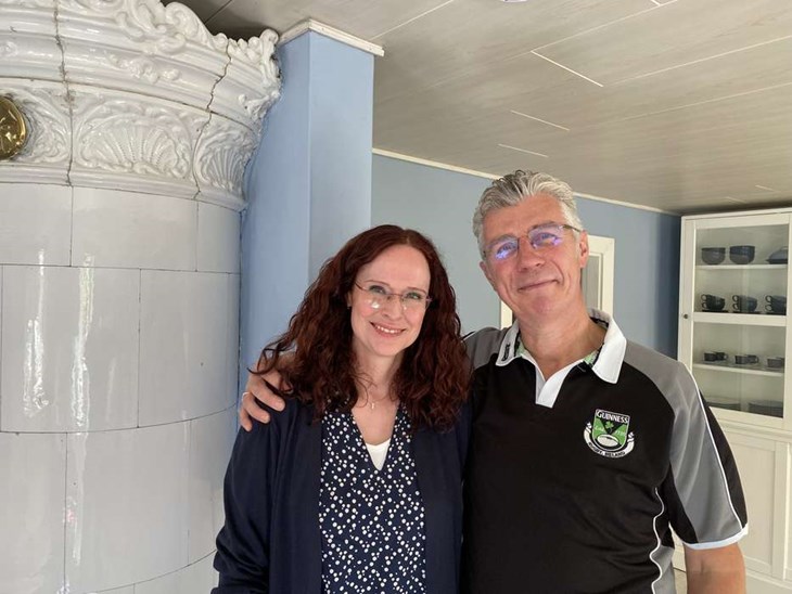 Danielle och Alwin le Fèbre-Wildring bestämde sig för att flytta till Sverige och landade i Strömsnäsbruk. "Det är för mycket människor på för liten yta i Holland" säger de. Foto: Carina Nilsson
