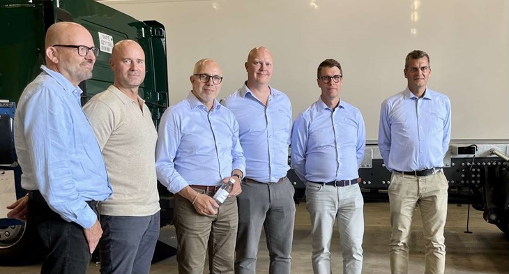 Johan Pearson och Glenn Lempert-Sjö på JPGS med Niclas Pada, koncernchef på NTM, Conny Söder, NTM Sverige-VD, Niklas Näsman, ekonomi- och finansdirektör NTM, Anssi Alasaari, divisionschef NTM. Foto: Johan Jönsson