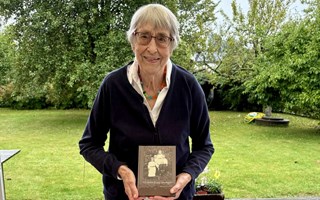 Ingegärd, 90, blev författare